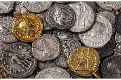 Monedas del Imperio romano. En 2000 años el físico casi desapareció del mundo, reemplazado por el dinero digitall