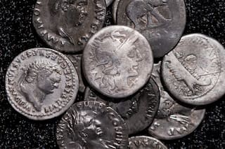Arqueólogo aficionado halla en Alemania el mayor tesoro de monedas romanas de plata antiguas