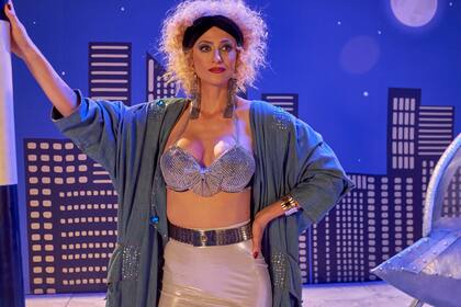 Mónica Antonópulos como Yuyito González, en la serie Coppola, el representante, que el viernes 15 estrena Star+