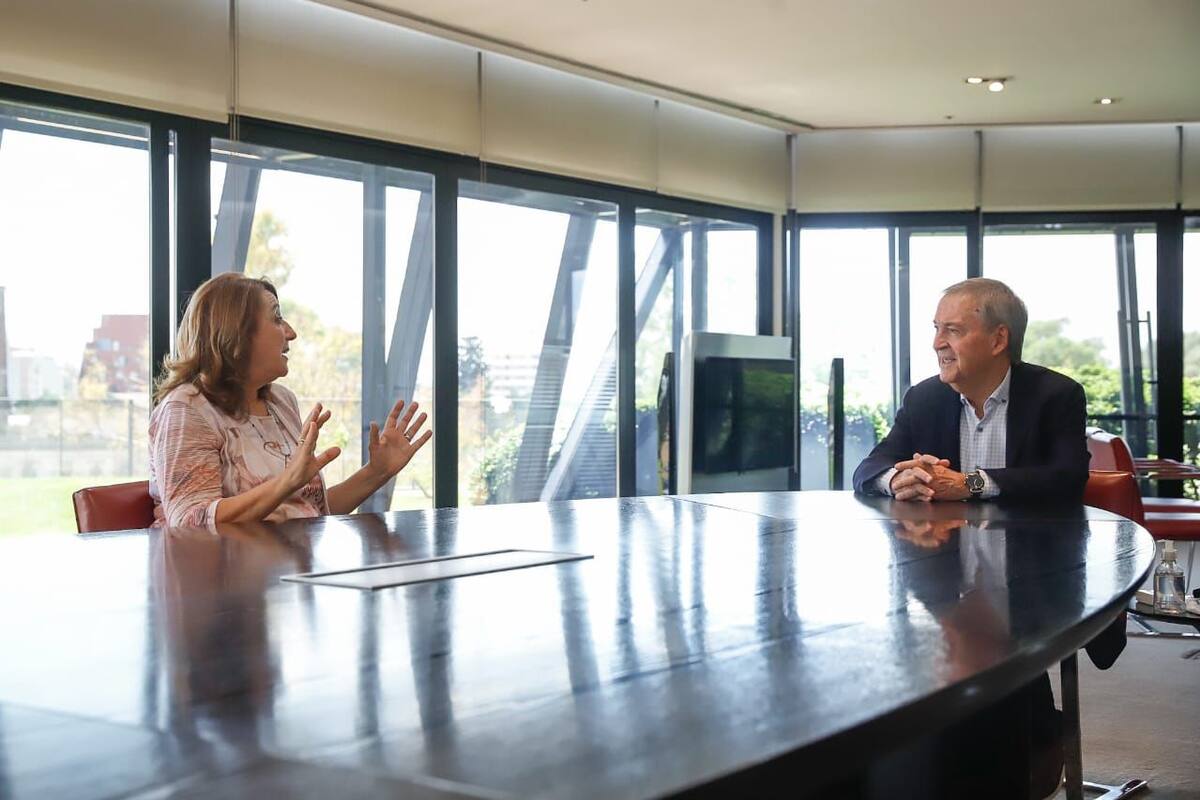 Mónica Fein, en representación del Partido Socialista, se reunió con Schiaretti.