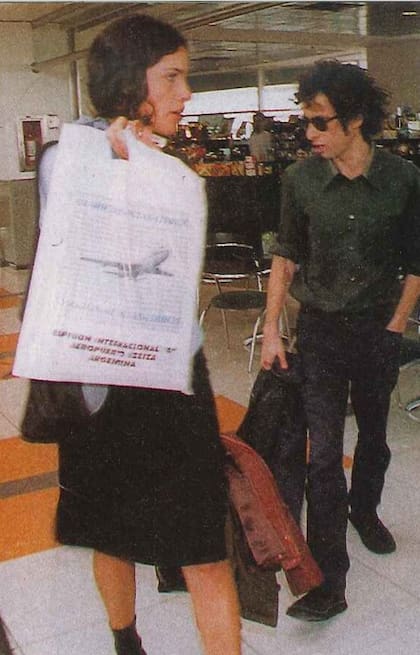 Mónica García y Andrés Calamaro, en el final de su matrimonio, retratados por la revista Pronto