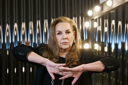 Mónica Gonzaga estuvo en pareja con dos cantantes muy populares: Julio Iglesias y Cacho Castaña