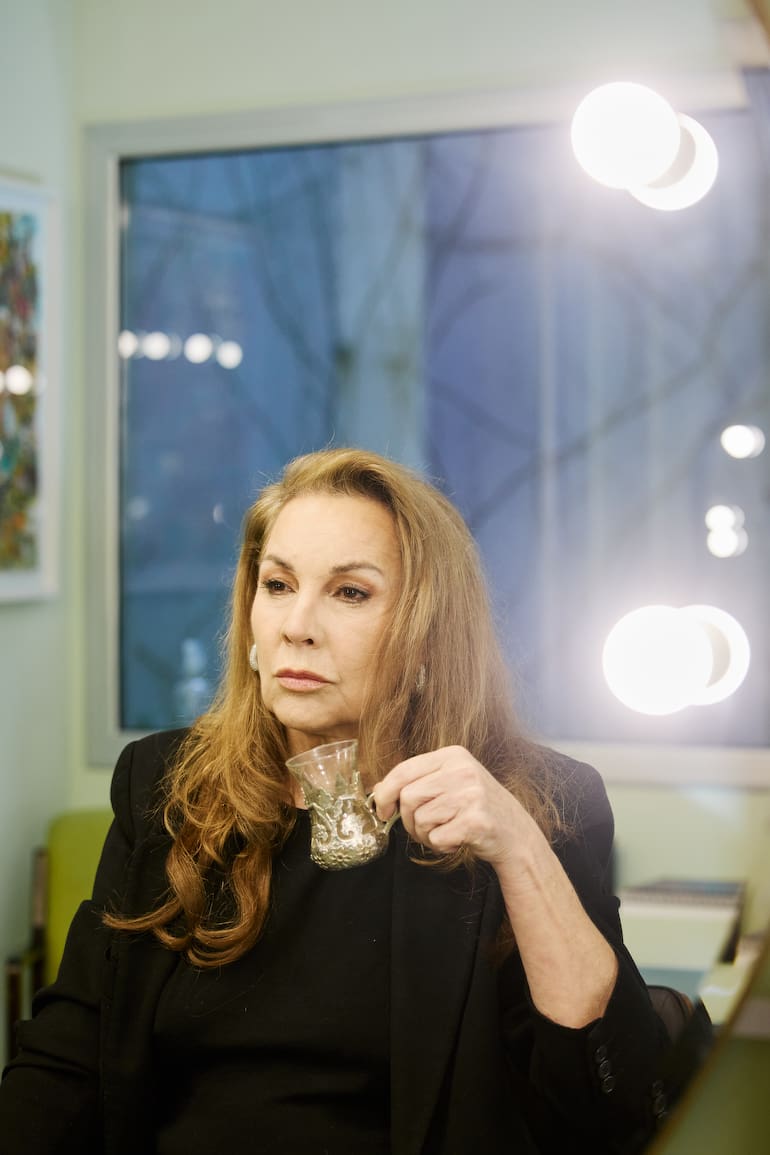 Mónica Gonzaga interpreta a Gladys en Barrabrava