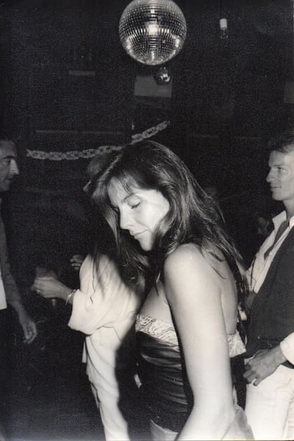 Mónica Gonzaga, una "it girl" de la Punta del Este de los 80, en Le Club