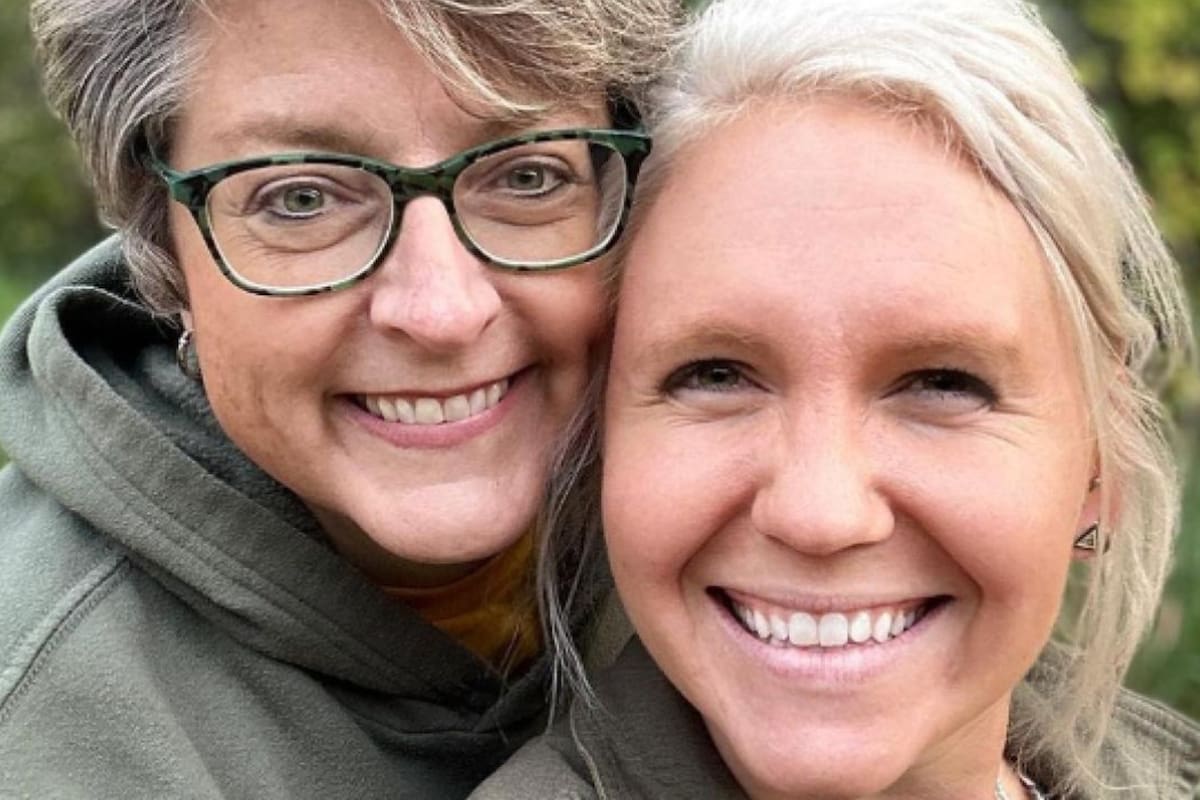 Mónica Ketchum se casó con su profesora de colegio, Michelle Foster,