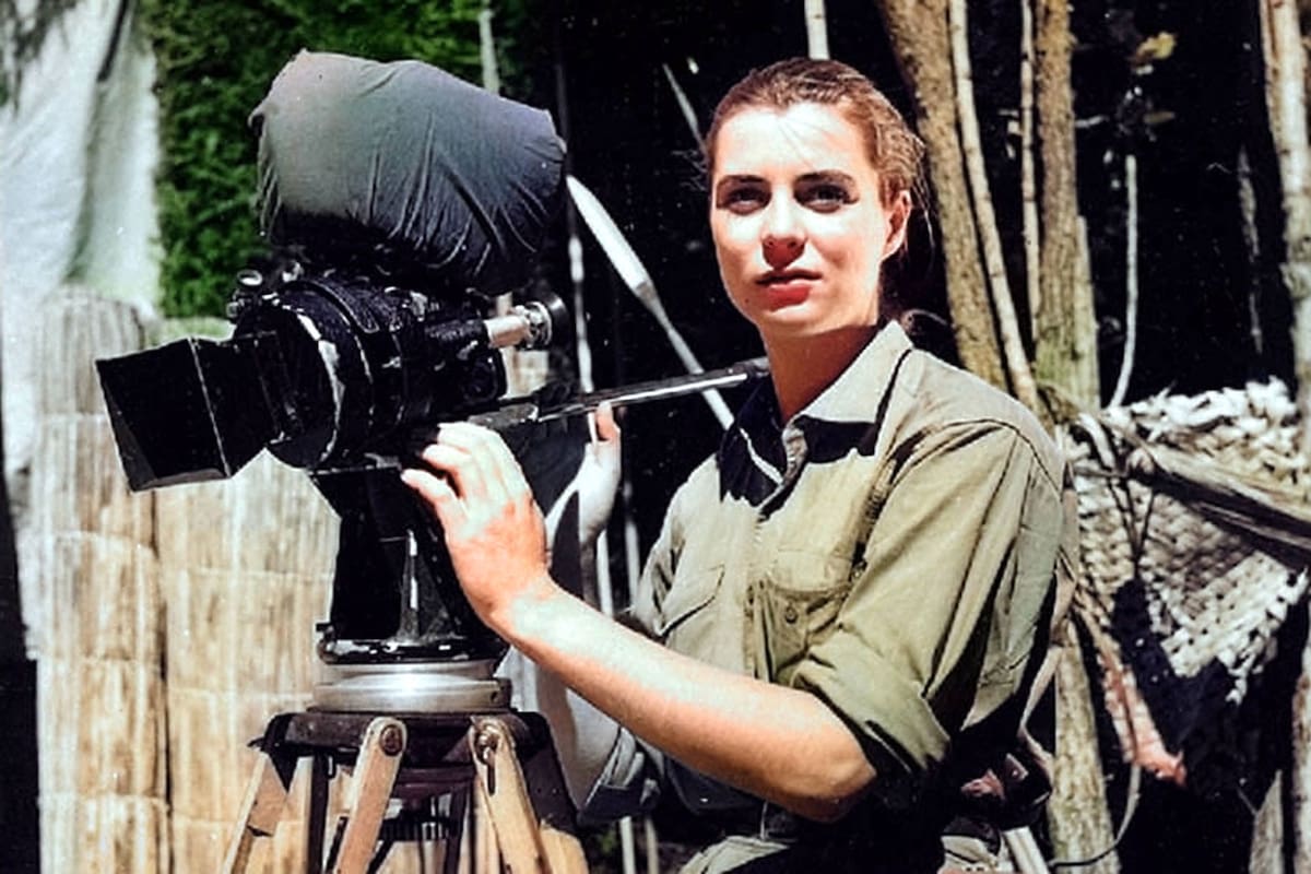 Monika Ertl en el Amazonas como ayudante de cámara de su papá, Hans Ertl. Circa 1955