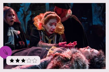 Monina Bonelli en Manada de lobos, con dirección de Helena Tritek, en el Teatro Presidente Alvear