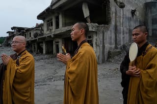 Nepal guarda un día de luto por los 1.300 muertos en inundaciones