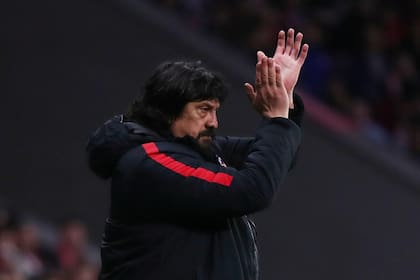 Mono Burgos eligió no renovar con Atlético de Madrid e iniciará su carrera como DT principal