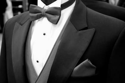 Moño, pajarita, bow tie... es el accesorio imprescindible para un smoking.