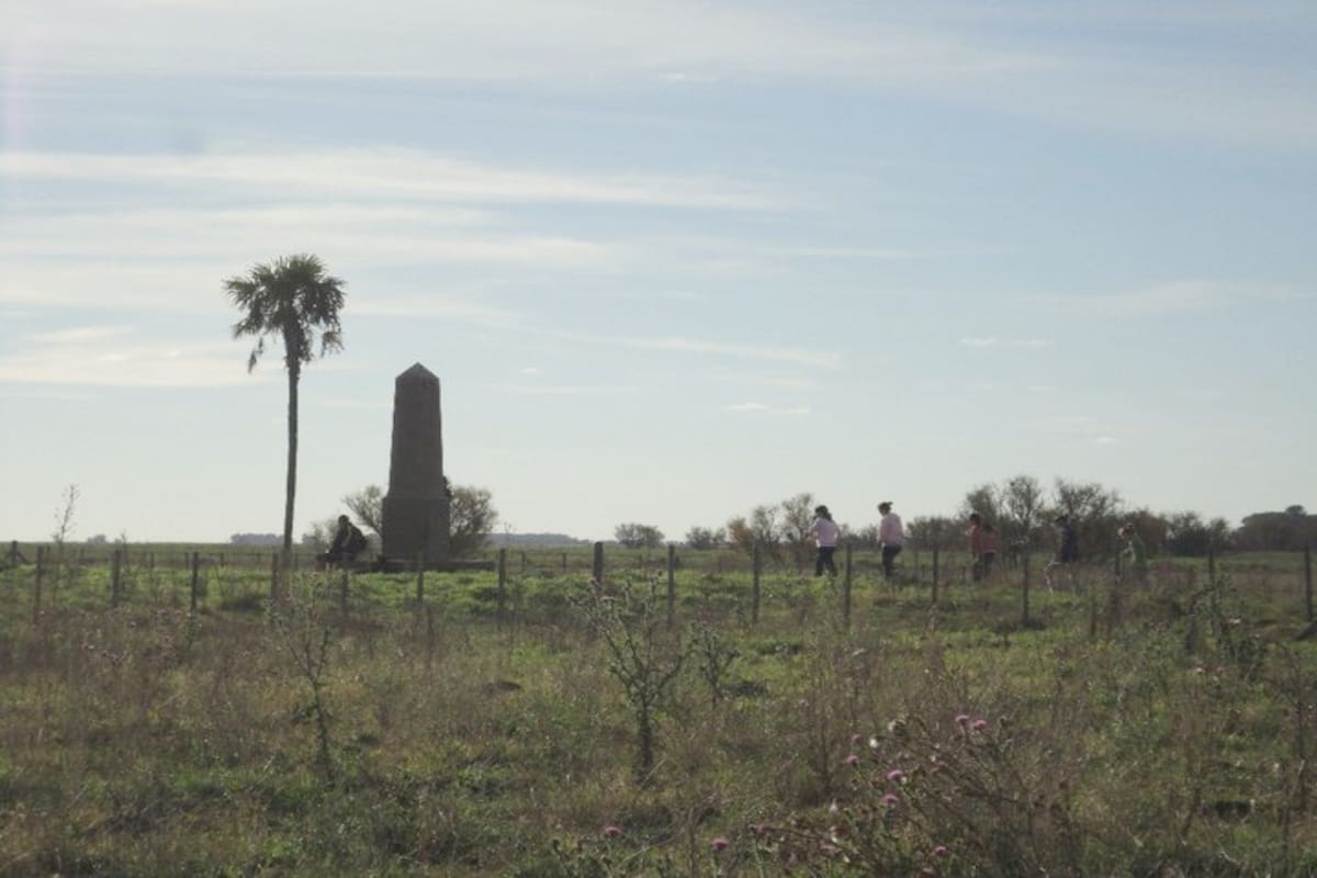 Monolito que recuerda la batalla de Tapalqué