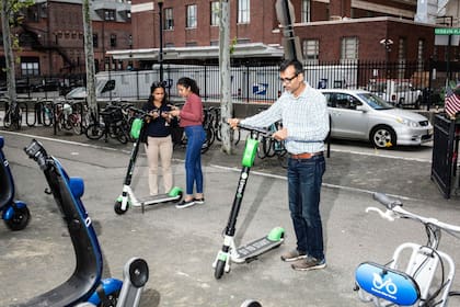 Monopatines eléctricos en Hoboken, Nueva Jersey donde recientemente se legalizaron