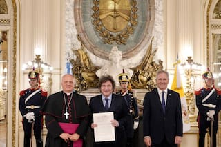 Milei recibió las cartas credenciales del nuncio y avanzan los preparativos para la visita del Papa