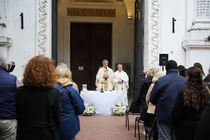 Monseñor Jorge García Cuerva dio una misa en la iglesia de Santa Catalina en apoyo al reclamo por las obras realizadas por el gobierno de la Ciudad de Buenos Aires