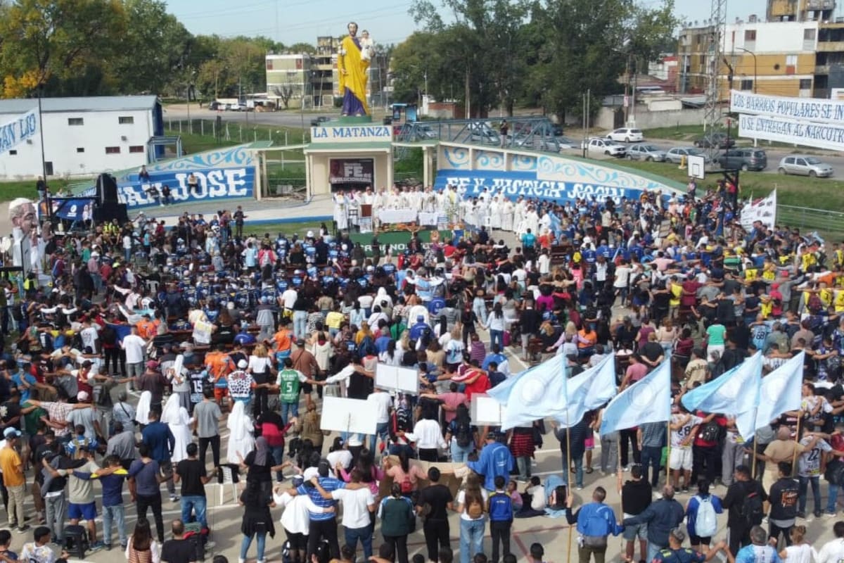 Monseñor Marcelo Colombo presidió una misa en La Matanza, en memoria del papa Francisco