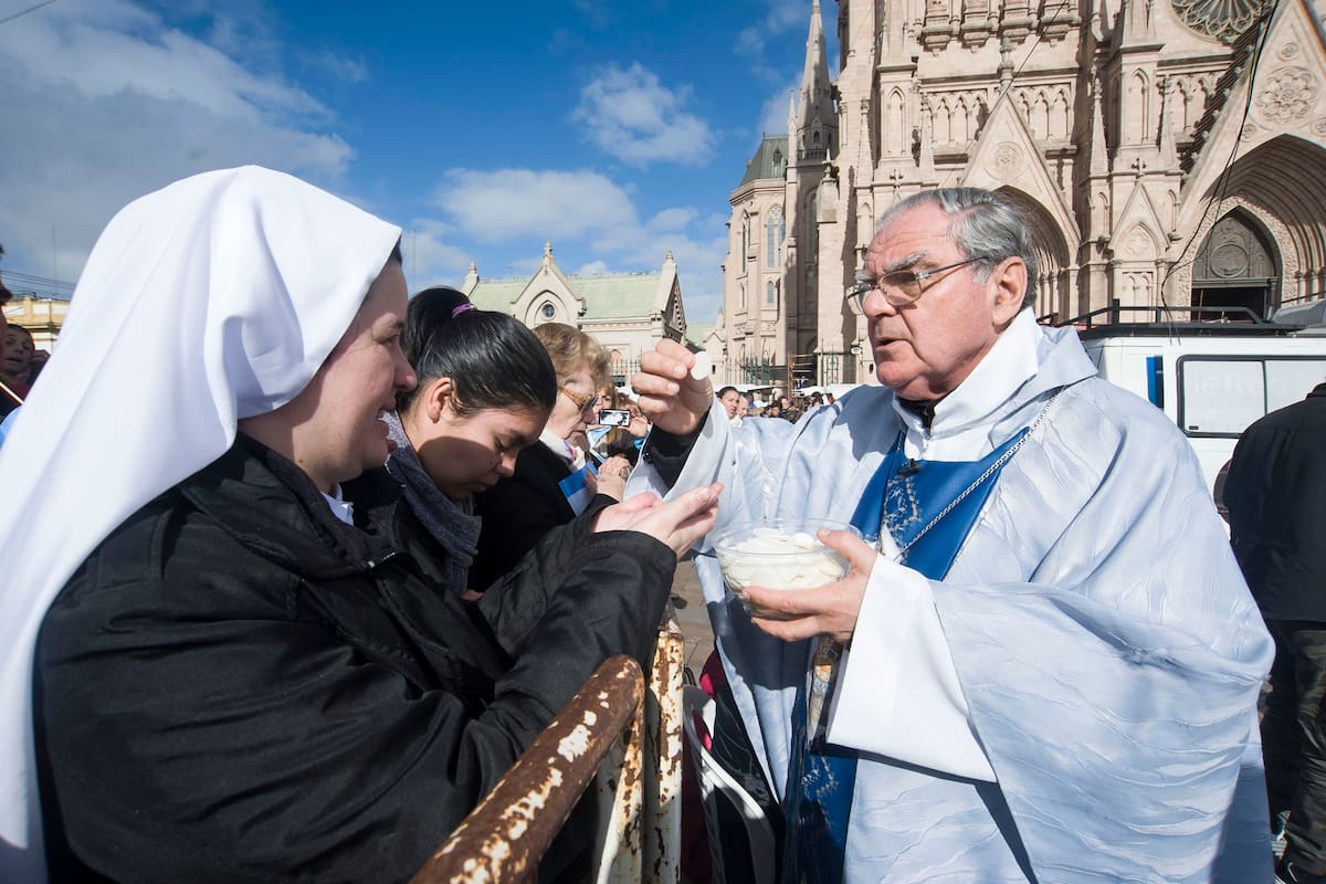Monseñor Oscar Ojea, sobre la deuda: "No hay que pagar a costa del hambre del pueblo"
