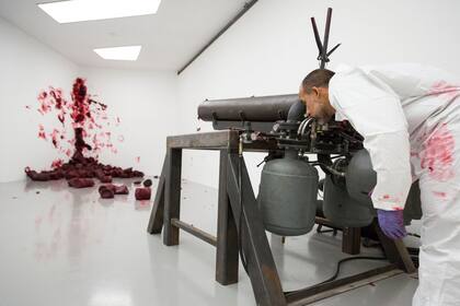 Montaje de la muestra de Anish Kapoor en PROA