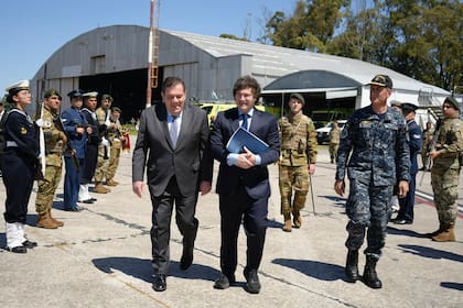 Montenegro, con Milei en una visita del Presidente a Mar del Plata para participar del Coloquio de IDEA, el año pasado