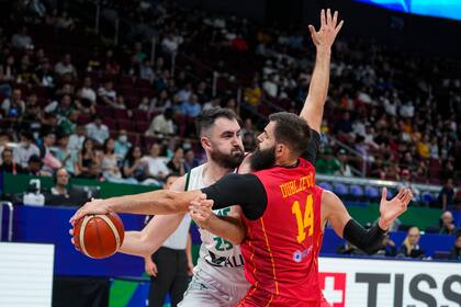 Montenegro se aseguró su lugar en la próxima etapa del Mundial con dos triunfos