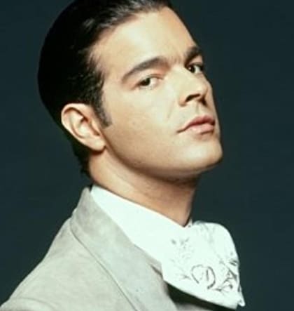Montero se dio a conocer en el medio del espectáculo de México como cantante de música ranchera