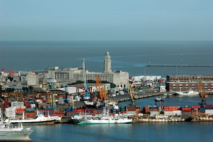 Una vista del puerto de Montevideo