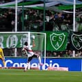 El gol anulado a Montiel vía VAR: la mano de Vera que el árbitro no había advertido (y la revancha del 4 minutos después)
