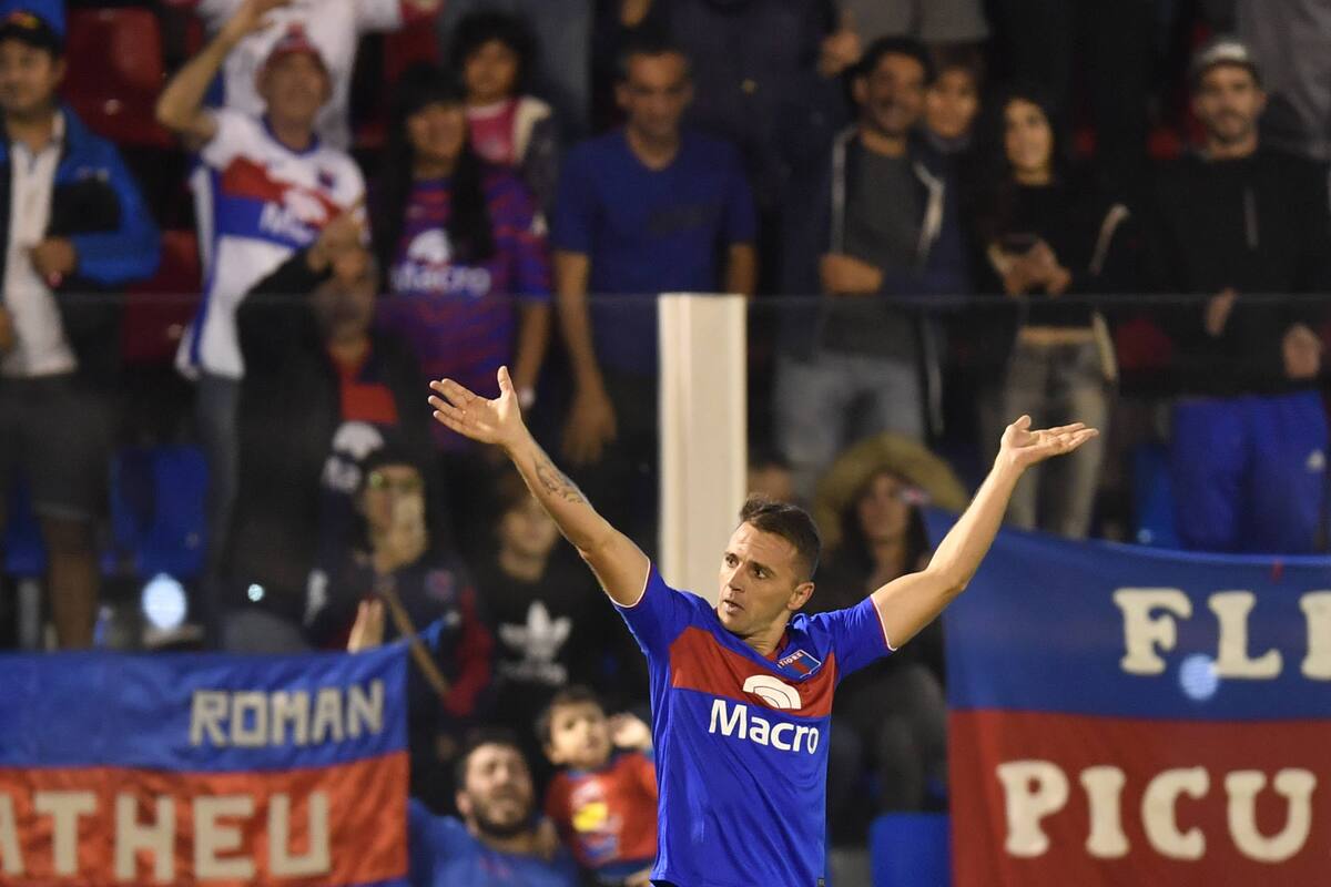 Montillo, el símbolo de este momento de Tigre: uno de los mejores equipos del momento también es uno de los descendidos.