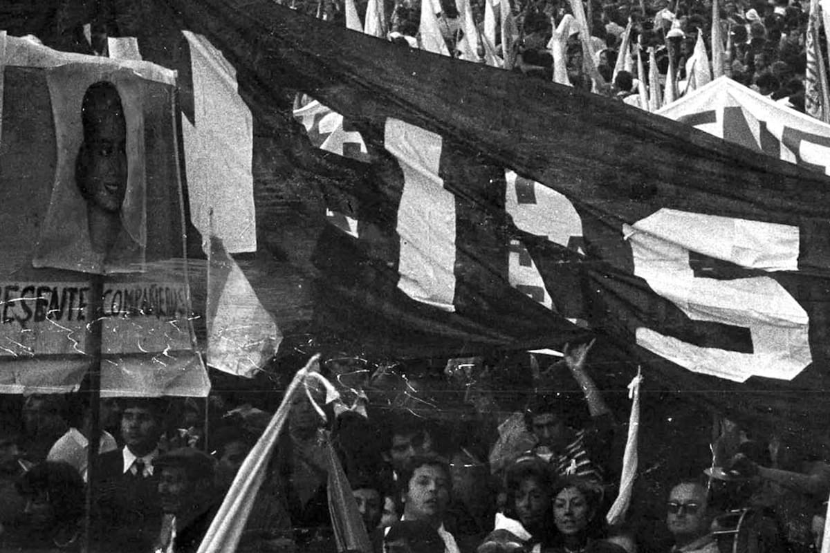 Montoneros en Plaza de Mayo, el 1 de mayo de 1974.
