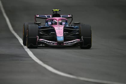 MONTREAL, QUEBEC - MAY 24: Franco Colapinto of Argentina driving the (43) Alpine F1 A526 Mercedes on track during the F1 Grand Prix of Canada at Circuit Gilles-Villeneuve on May 24, 2026 in Montreal, Quebec. Minas Panagiotakis/Getty Images/AFP (Photo by Minas Panagiotakis / GETTY IMAGES NORTH AMERICA / Getty Images via AFP)