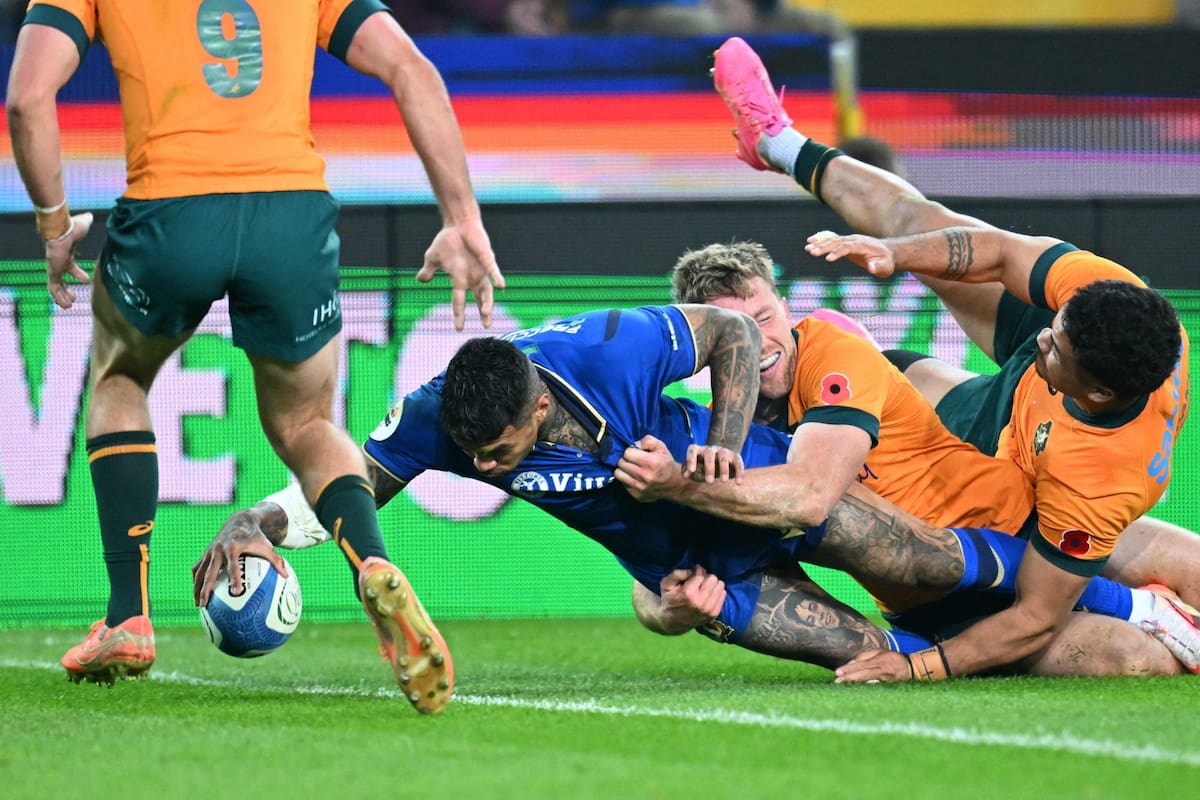 Monty Ioane consigue el try decisivo para que Italia doblegue a Australia en un test match en Údine e, involuntariamente, ayud a los Pumas en la disputa del sexto puesto en el ranking mundial, decisivo para la conformación de los grupos de la próxima Copa del Mundo.
