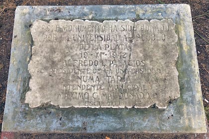 Monumento a los Cinco Sabios, en La Plata