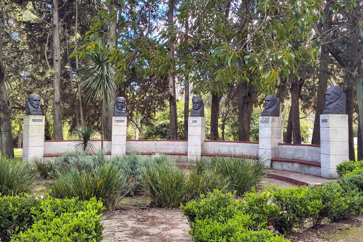 Monumento a los Cinco Sabios, en La Plata