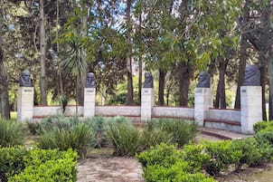 La universidad feudal: entre la perpetuación en el poder y el autohomenaje