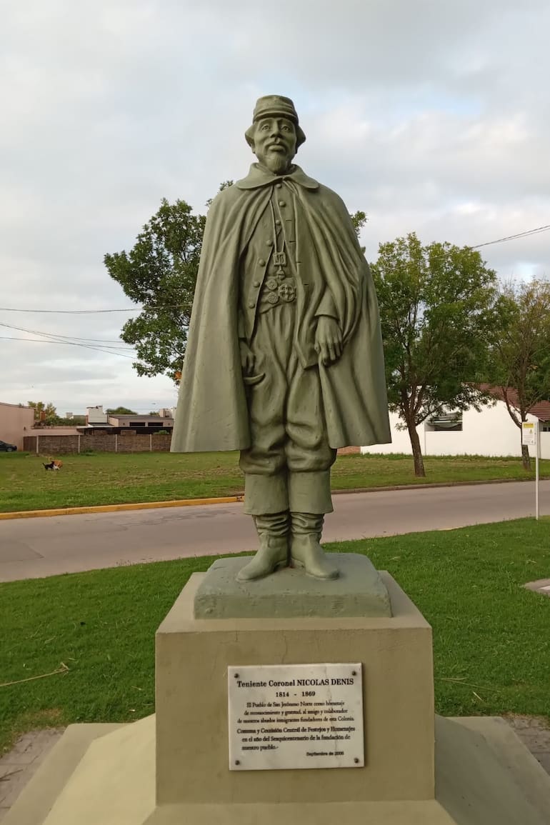 Monumento al coronel Denis en San Jerónimo Norte.