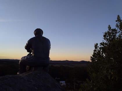 Monumento al picapedrero en la cima del cerro homónimo