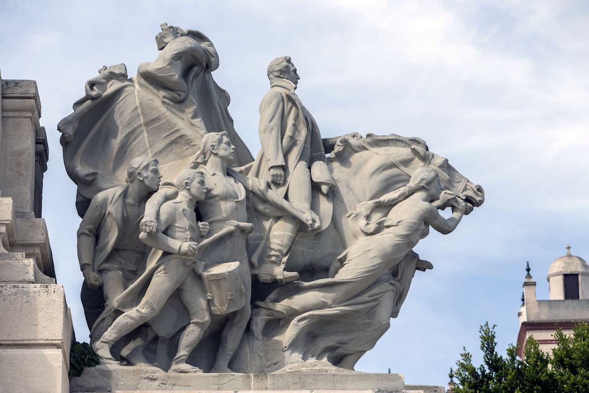 Monumento en homenaje a la Pepa en Cádiz, España