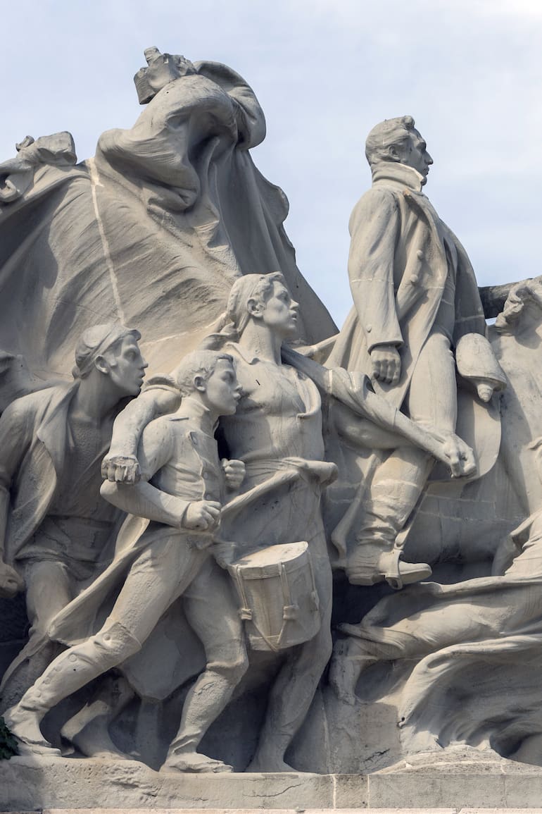 Monumento en homenaje a la Pepa en Cádiz, España