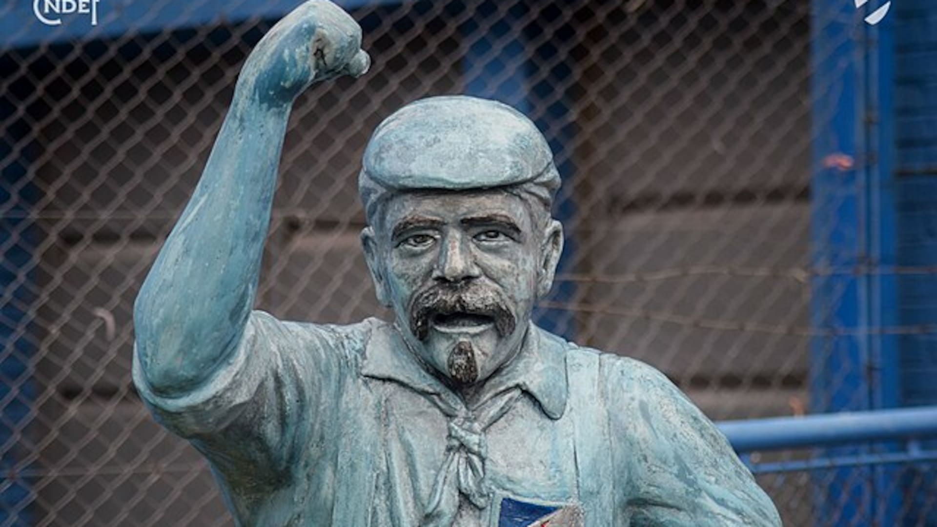 Monumento en honor a Prudencio Reyes, ubicado en el Estadio Gran Parque Central.