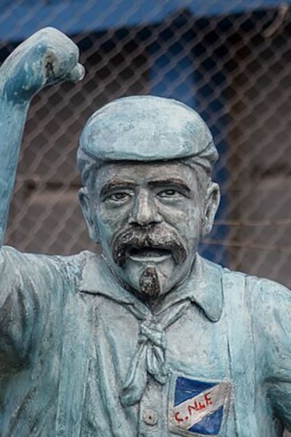 Monumento en honor a Prudencio Reyes, ubicado en el Estadio Gran Parque Central.