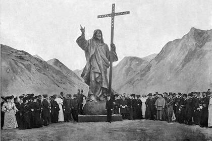 Monumento Internacional de la Paz en la Cordillera de los Andes. Estatua del Cristo Redentor colocada en la línea divisoria entre Chile y la Argentina, inaugurada el 13 de marzo de 1904.