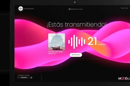 MoodCast permite que un usuario y sus amigos puedan disfrutar la reproducción simultánea de una lista de canciones