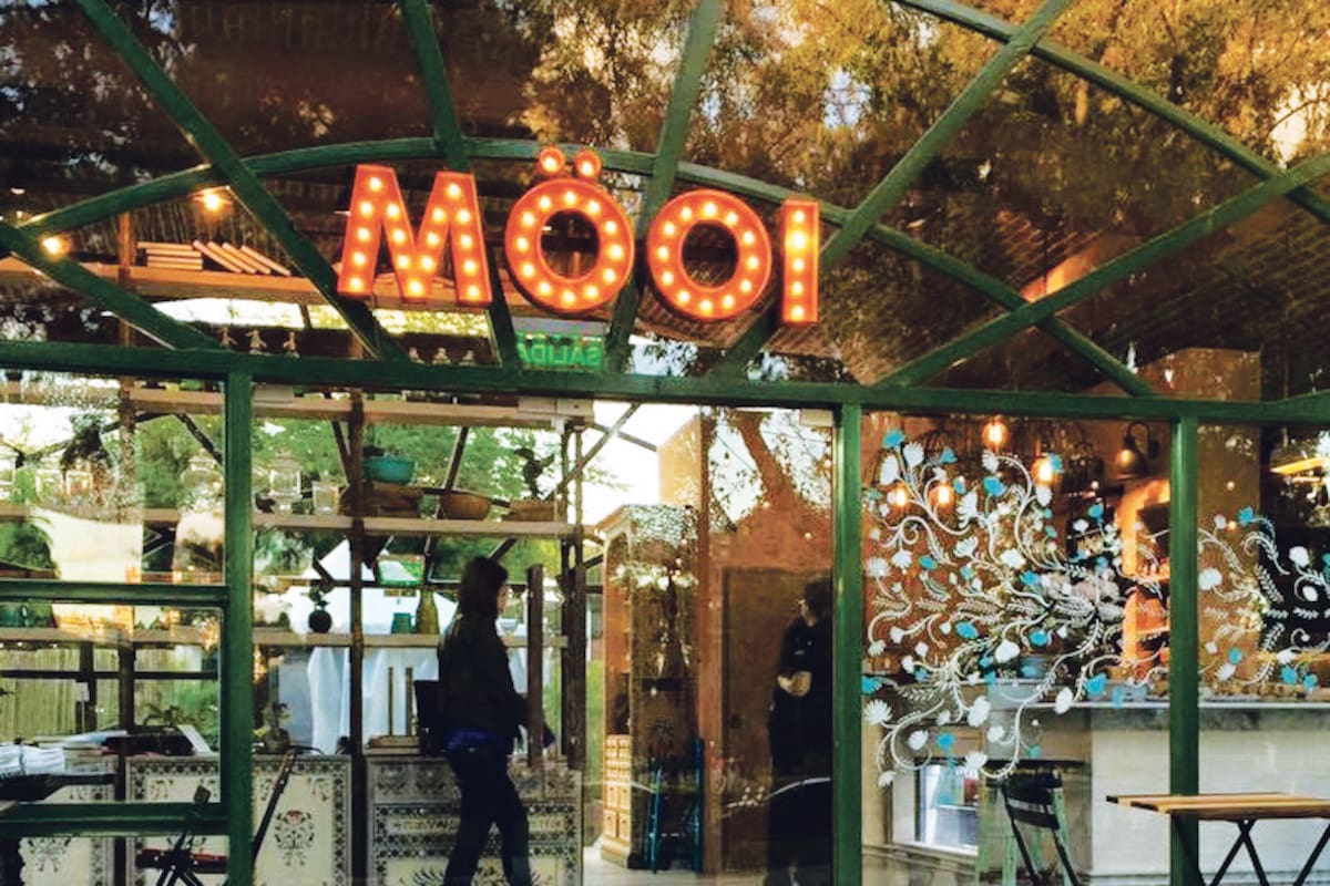 Möoi hoy tiene cinco locales abiertos, pero en la cadena aseguran que no están en condiciones de mantenerlos en funcionamiento ante un eventual toque de queda nocturno