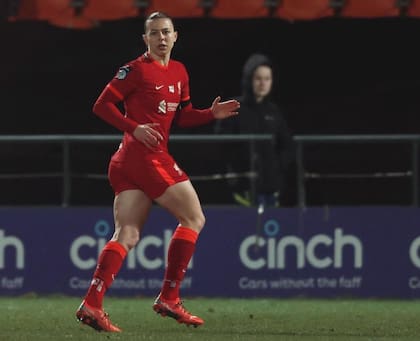 Moore tiene 25 años, juega en el Liverpool de Inglaterra y en la selección de Nueva Zelanda