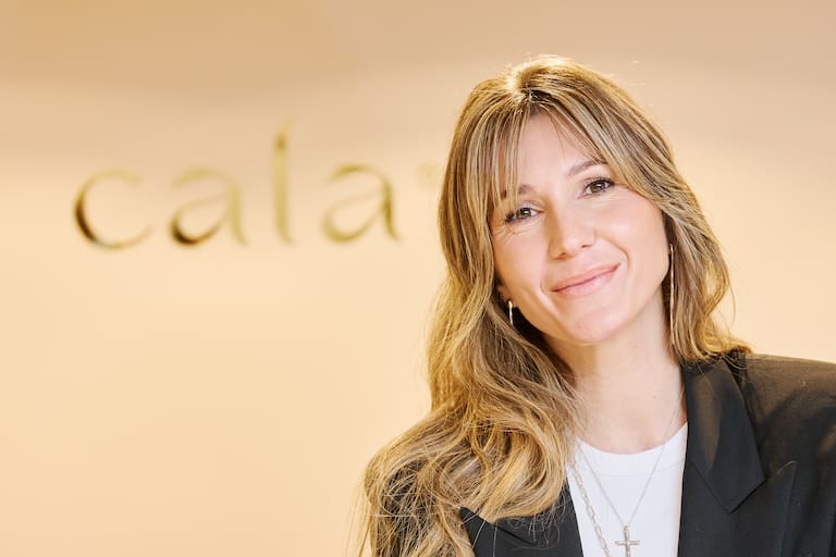 Mora Calabrese, esposa de Abel Pintos, en su joyería Cala de reciente apertura.
04/08/2026.