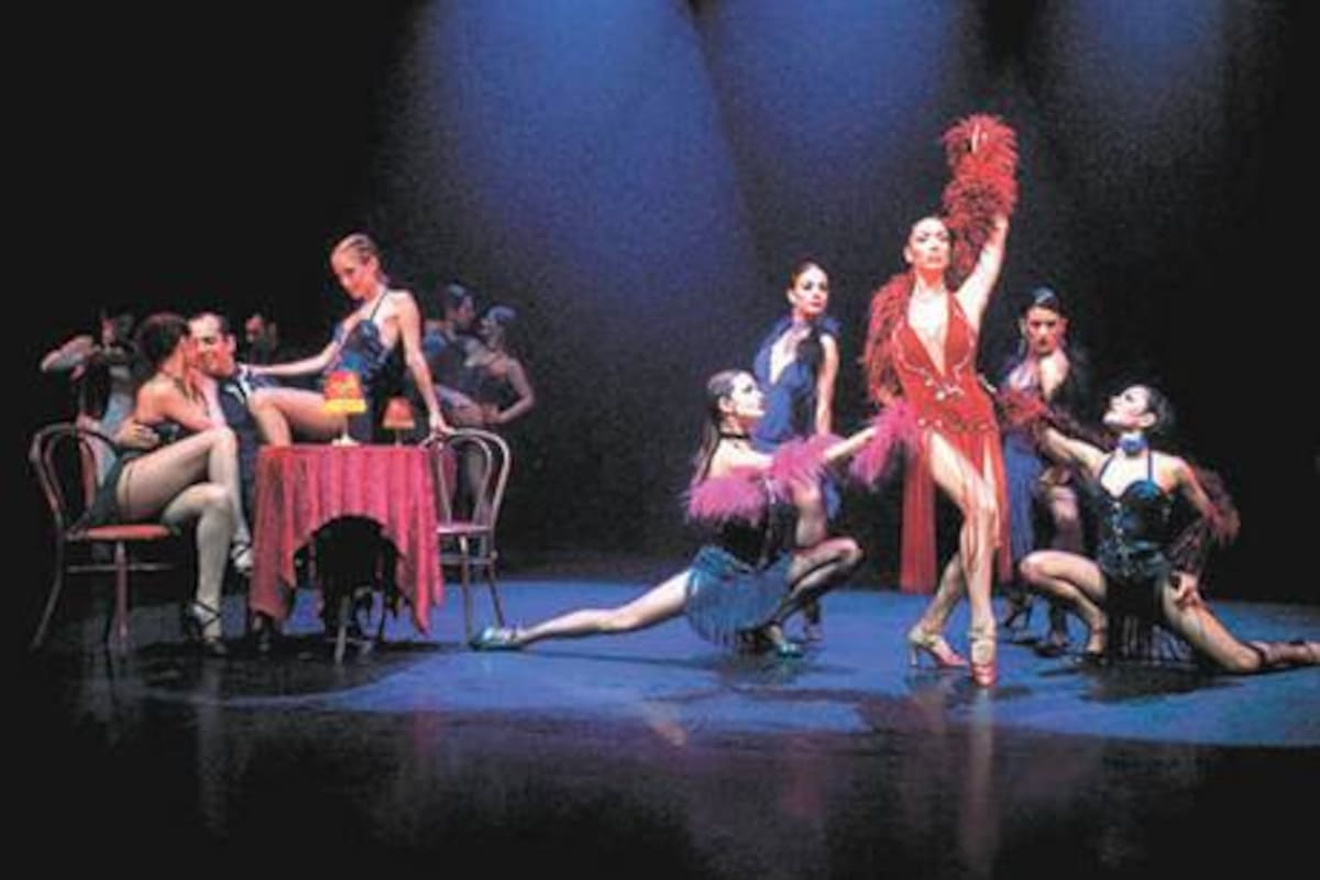 Mora Godoy, como La Francesita, en el cuadro del cabaret