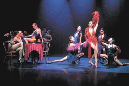 Mora Godoy, como La Francesita, en el cuadro del cabaret