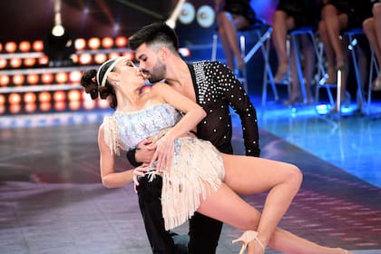 Mora Godoy con nuevo bailarín.