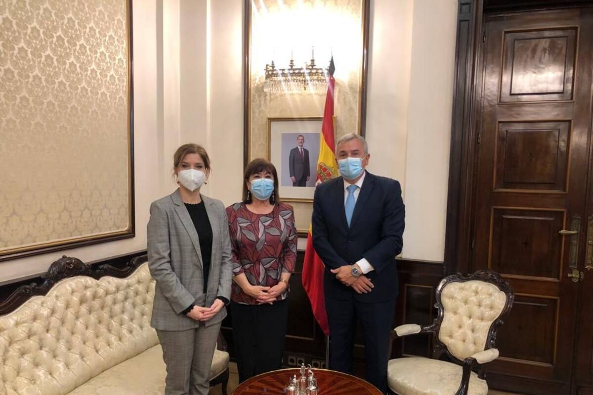 Morales se reunió con la titular del PSOE en España