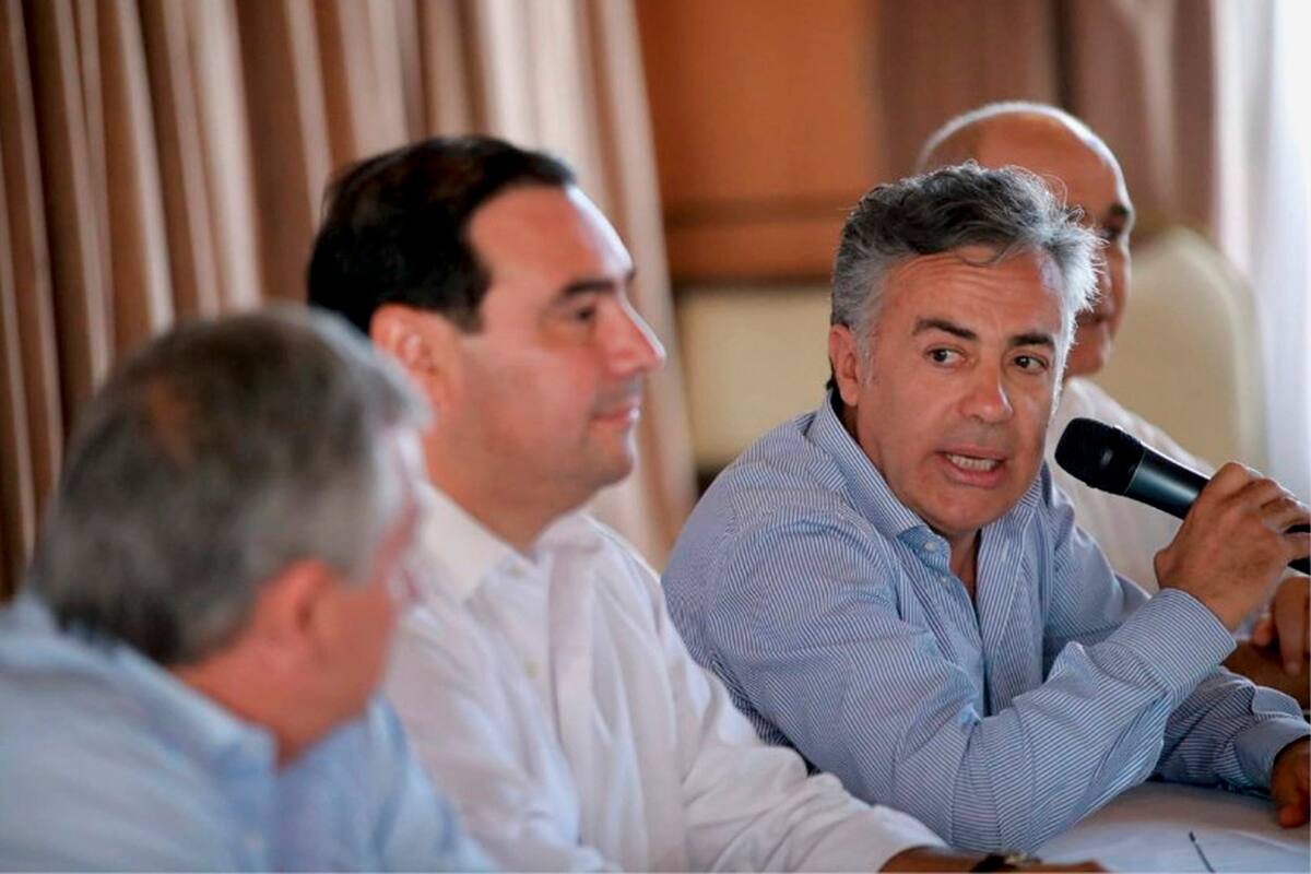 Morales, Valdés y Cornejo regresarán hoy a la Casa de Gobierno