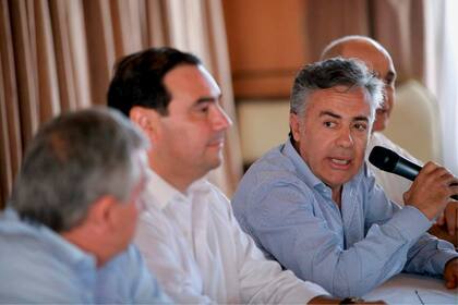 Morales, Valdés y Cornejo regresarán hoy a la Casa de Gobierno